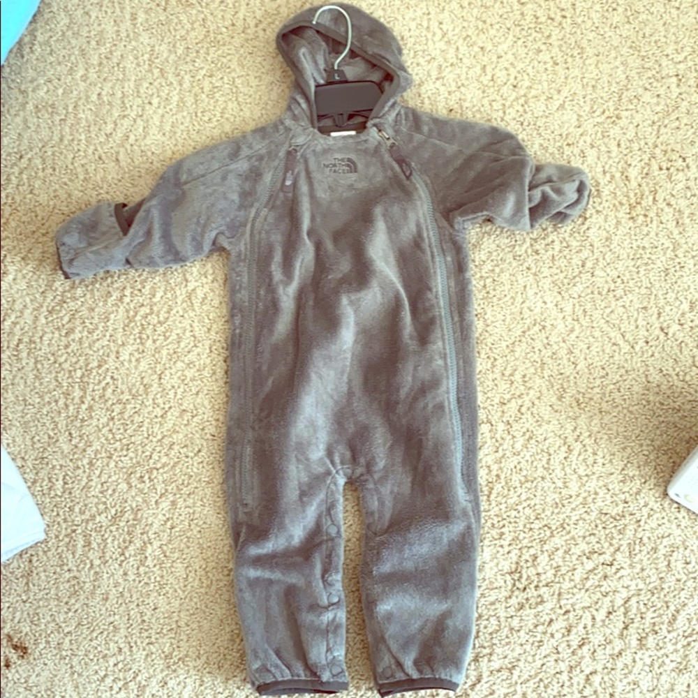 North face baby snowsuit 6-12 months